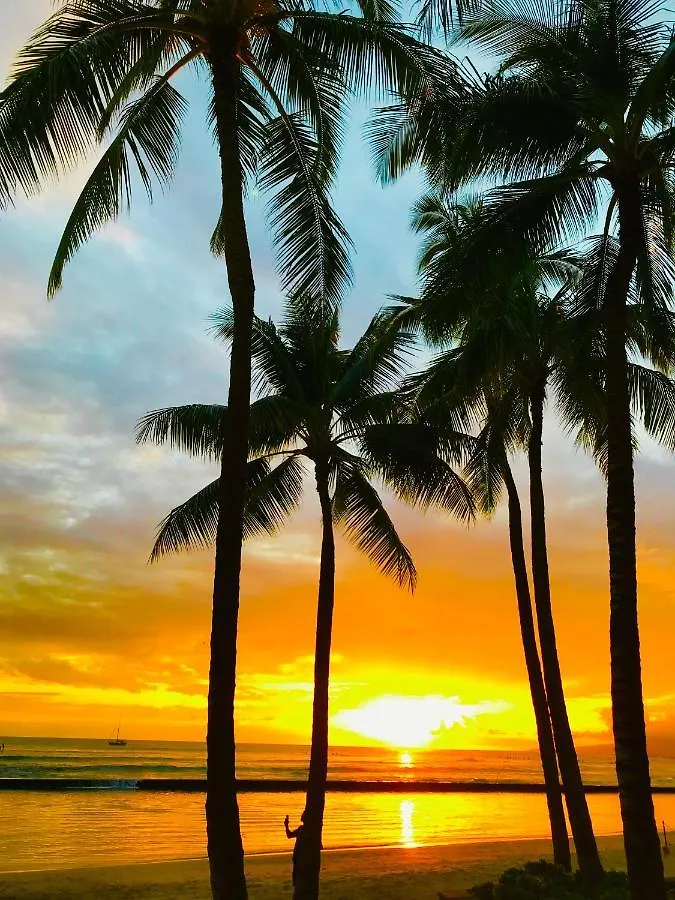 Waikiki 2 Bedrooms, 1 Bath, Free Parking, Sleep 6 Honolulu