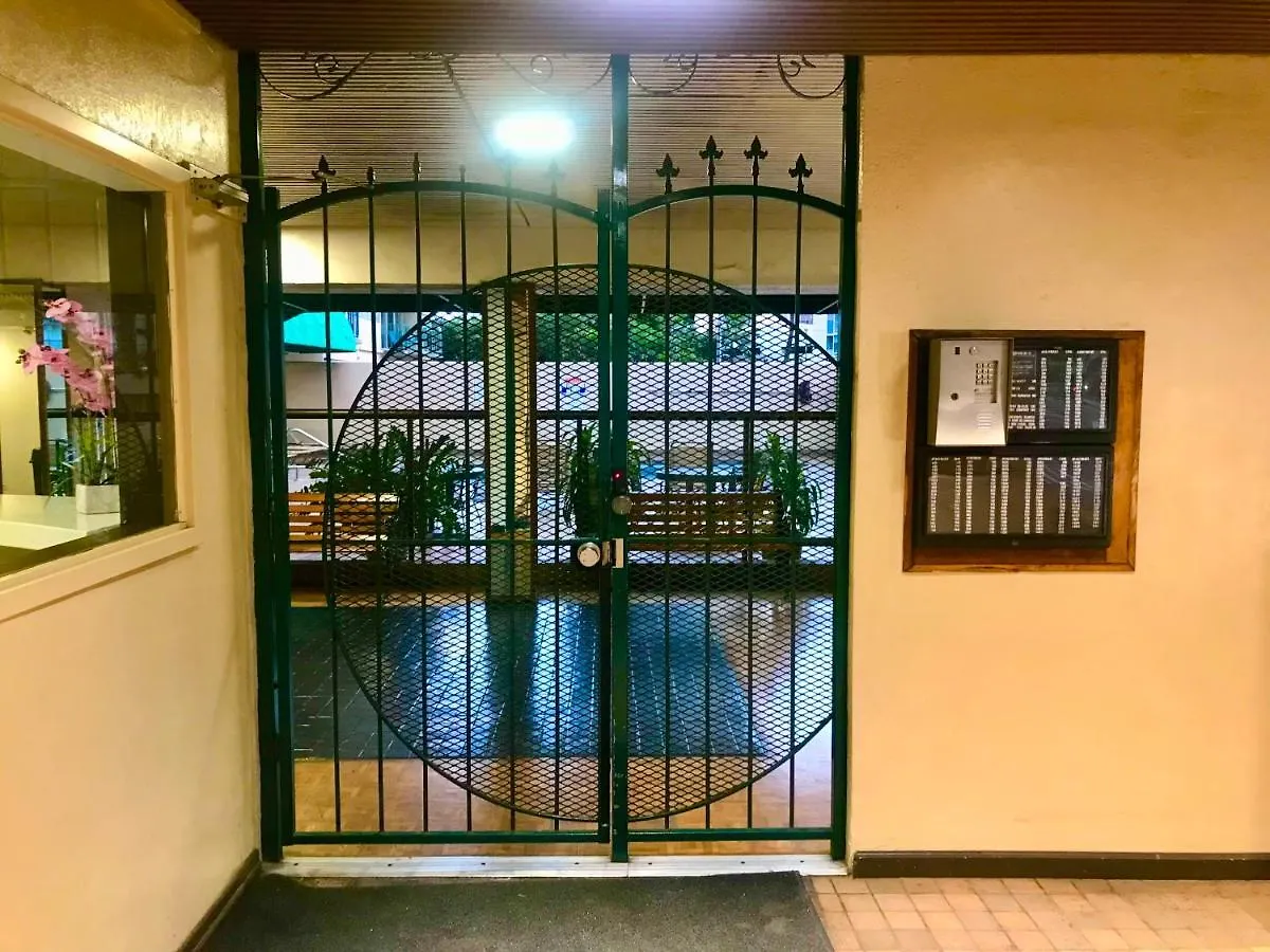 Waikiki 2 Bedrooms, 1 Bath, Free Parking, Sleep 6 Honolulu Apartment