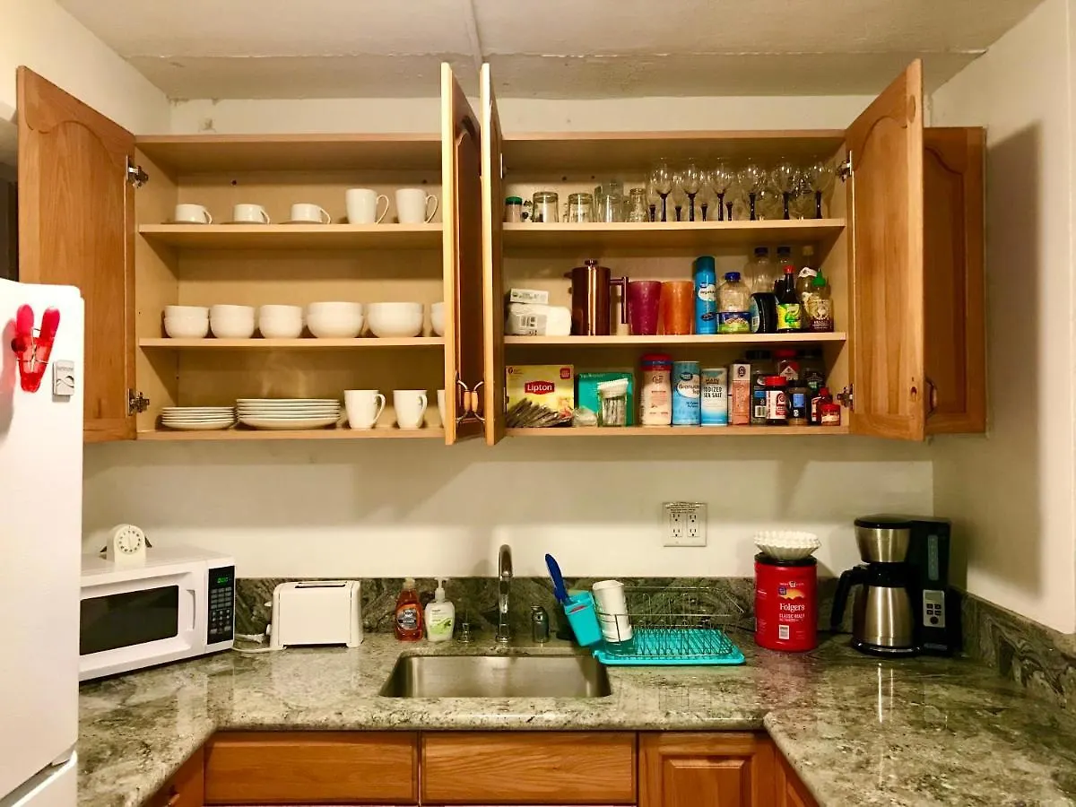 Waikiki 2 Bedrooms, 1 Bath, Free Parking, Sleep 6 Honolulu