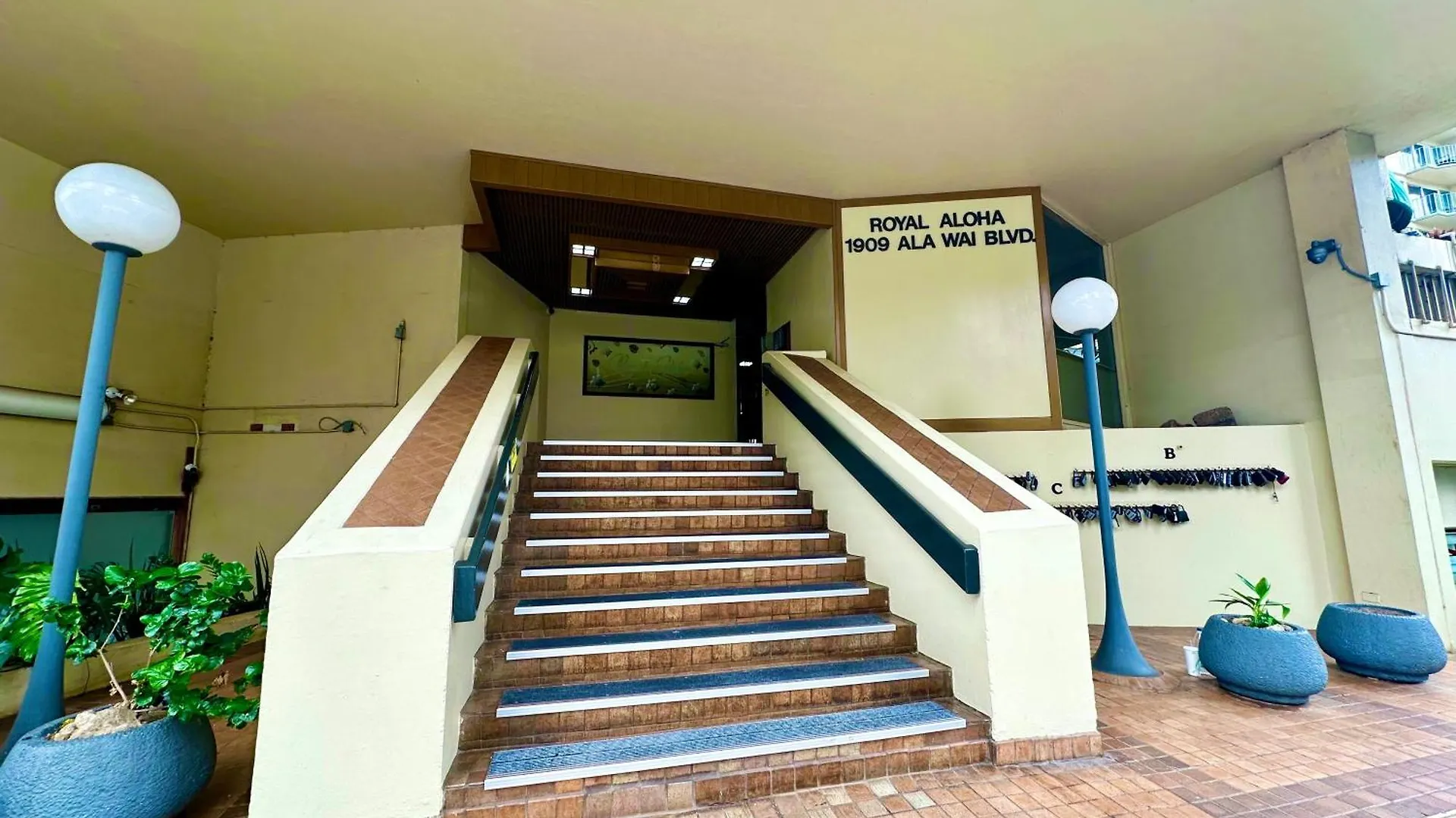 Waikiki 2 Bedrooms, 1 Bath, Free Parking, Sleep 6 Honolulu 0*,  United States