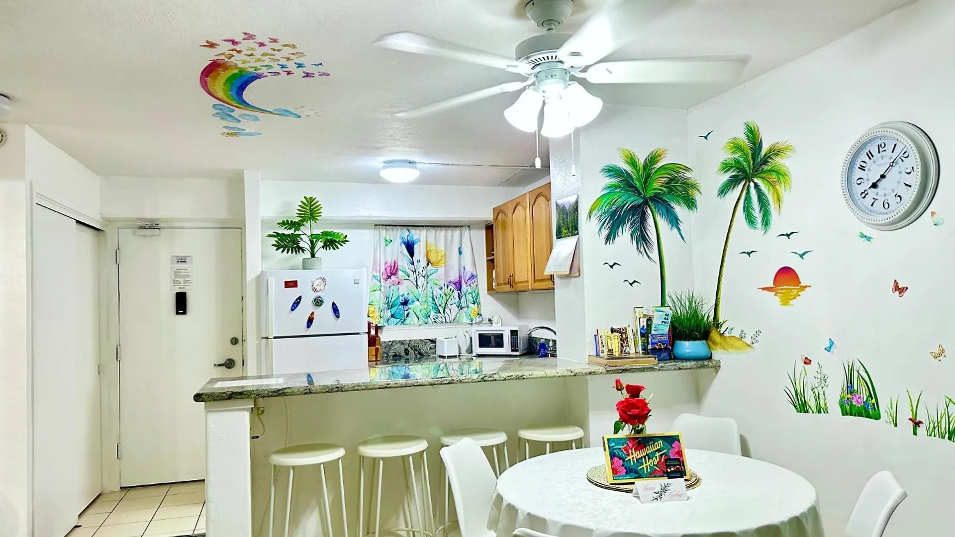Waikiki 2 Bedrooms, 1 Bath, Free Parking, Sleep 6 Honolulu 0*,
