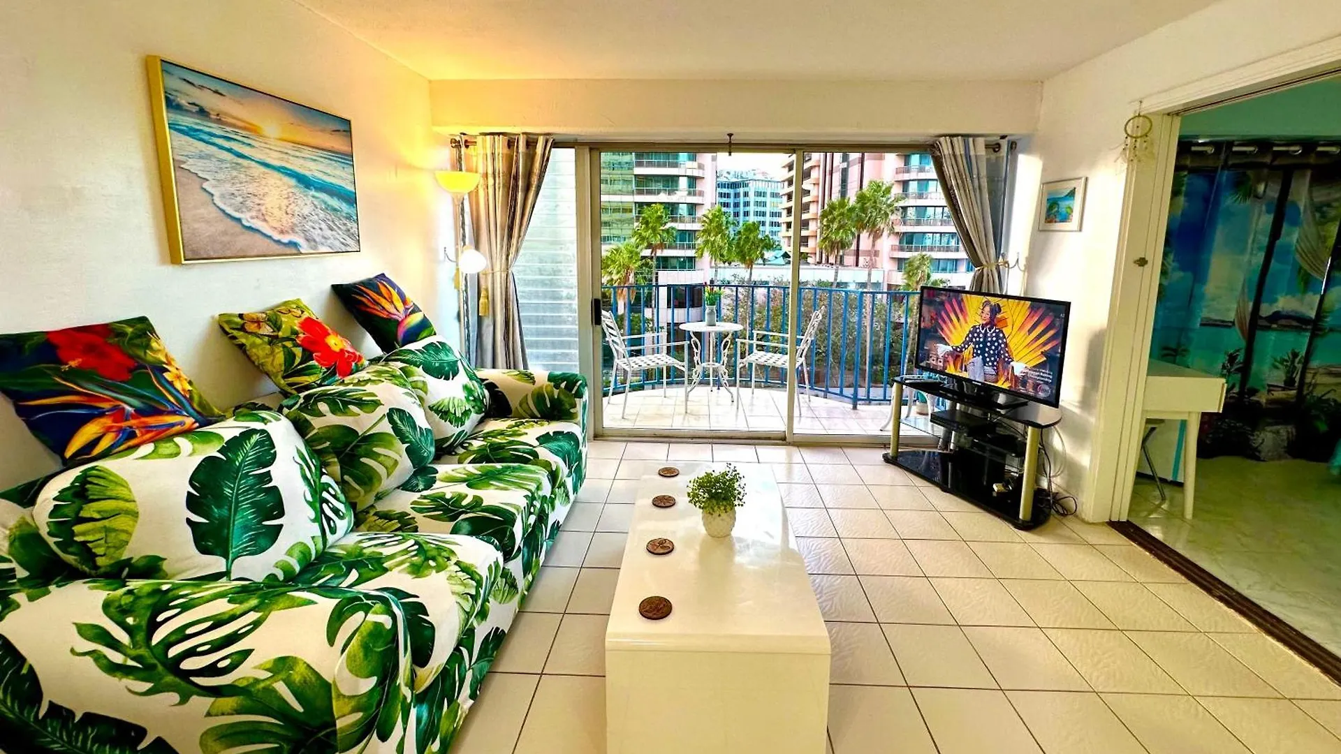 Waikiki 2 Bedrooms, 1 Bath, Free Parking, Sleep 6 Honolulu Apartment