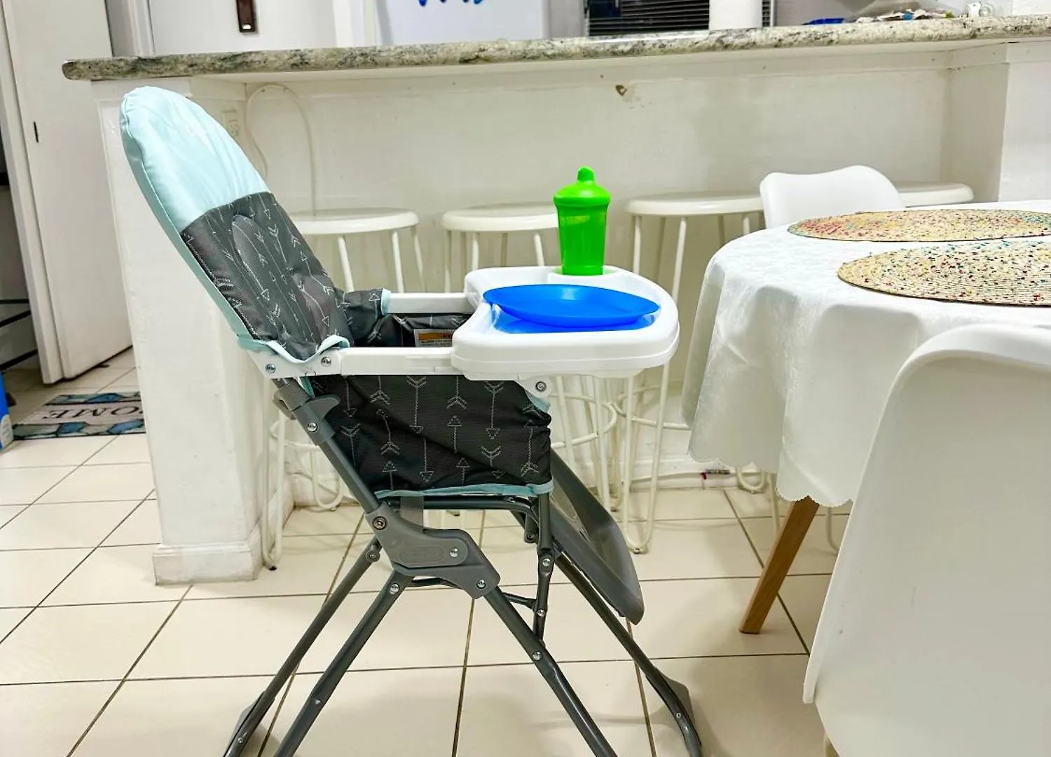 Waikiki 2 Bedrooms, 1 Bath, Free Parking, Sleep 6 Honolulu Apartment