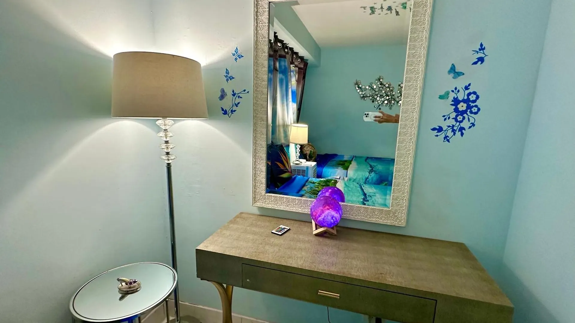 Waikiki 2 Bedrooms, 1 Bath, Free Parking, Sleep 6 Honolulu 0*,  United States