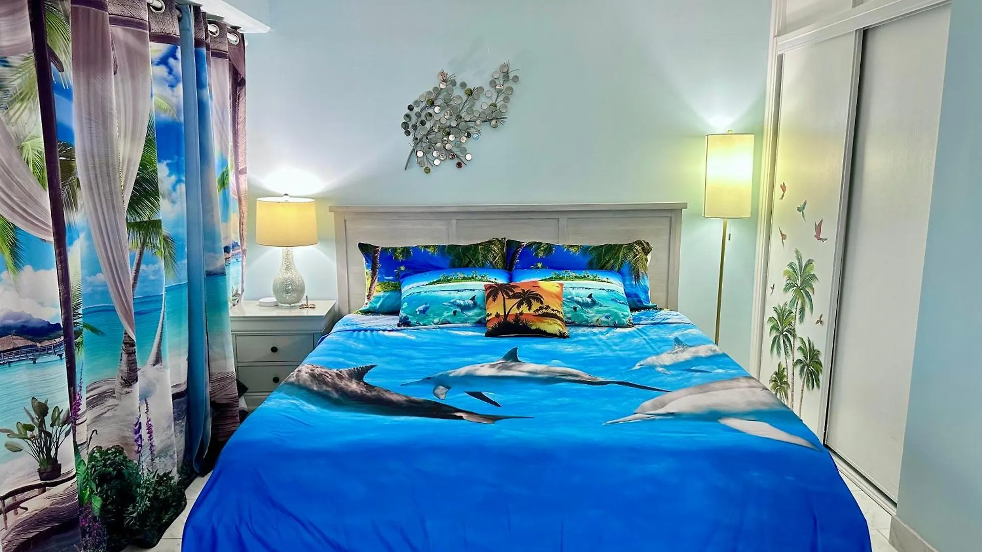 Waikiki 2 Bedrooms, 1 Bath, Free Parking, Sleep 6 Honolulu